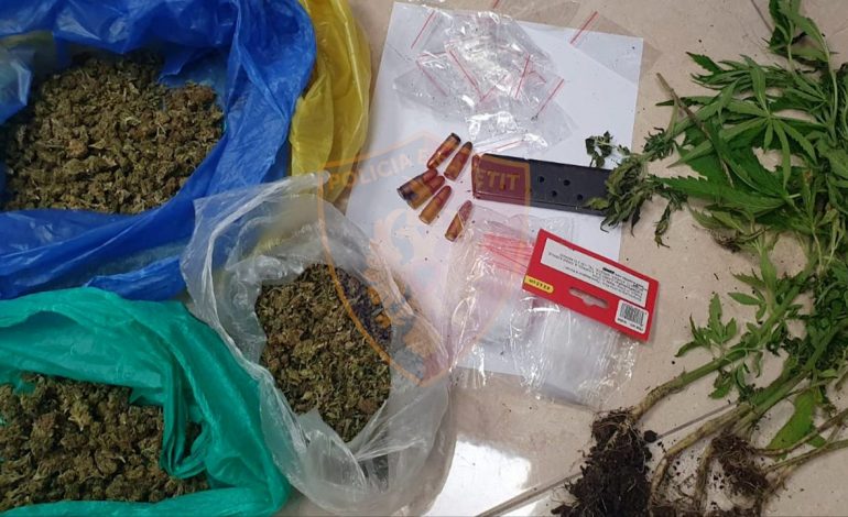 SEKURSTROHET DROGË DHE MUNICIONE/ Arrestohen babë e bir në Tiranë, procedohet djali tjetër