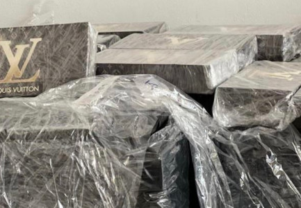 RUHEJ NGA DY BRAZILIANË/ Policia gjen 350 kg kokainë të mbështjellë me “Louis Vuitton” në shtëpinë e Altin Drimadhës! Ngarkesa do dërgohej në Belgjikë