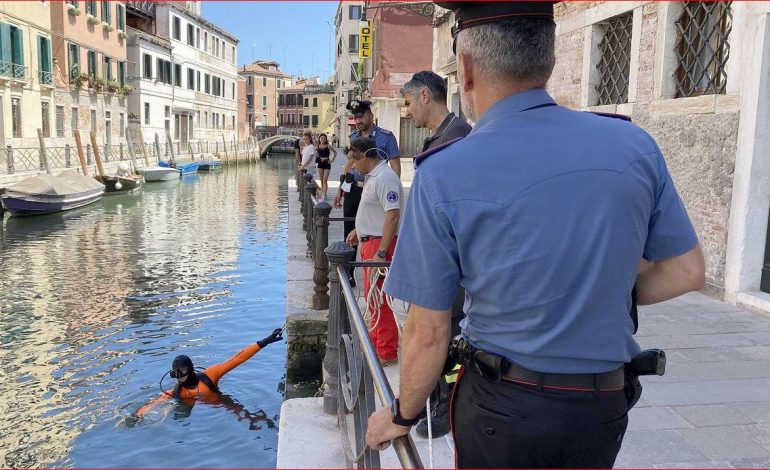 PËRLESHJE ME THIKË MES 3 SHQIPTARËVE NË VENECIA/ Njëri tentoi “të arratisej” duke u hedhur në kanal