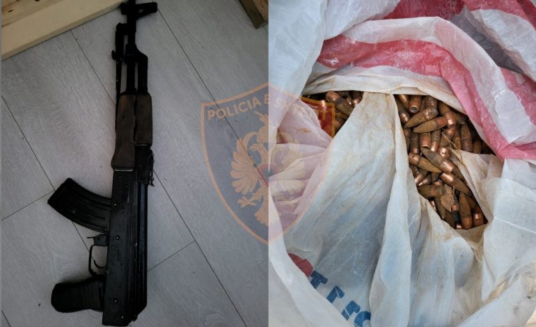 ME KALASHNIKOV E MUNICION LUFTARAK NË BANESË/ Policia arreston 17-vjeçarin në Kurbin pas alarmit të qytetarëve