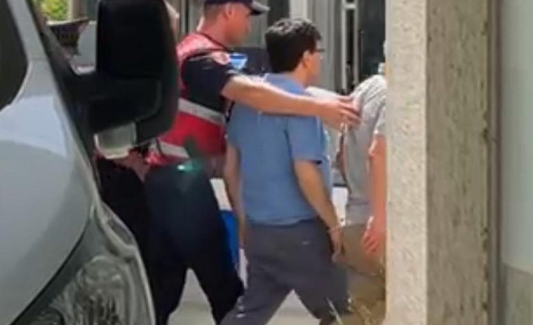 DETAJET/ Zjarri në zyrën e Anagnostit në Sarandë, brenda ndodheshin dhe dosjet e dy ish-noterëve të njohur