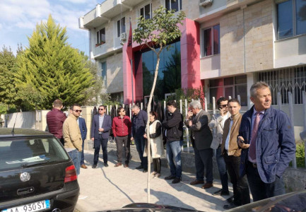 HARTA E RE GJYQËSORE/ Avokatët nisin javën e tretë të bojkotit! Qeveria asnjë hap pas për shkrirjen e 18 gjykatave