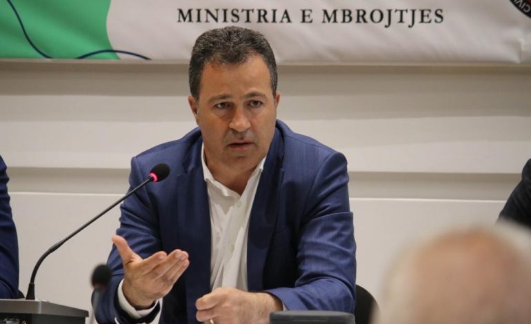 “BASHKITË BËJNË SIKUR NUK SHOHIN”/ Peleshi nga Korça: Nuk mund t’i bini telefonit për helikopter, kur zjarri merr përmasa! Nuk mund të vazhdojmë kështu