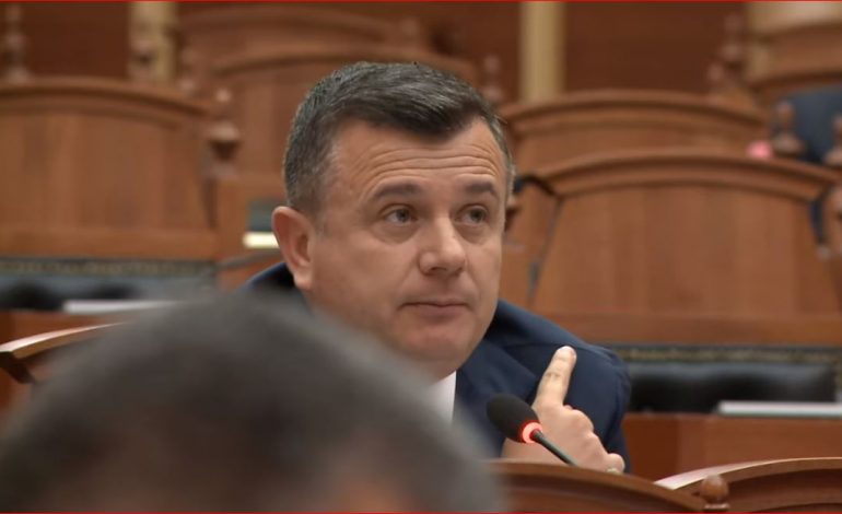 “BASHKËPUNTOR I MILLOSHECIÇ”/ Balla: Ne kujtojmë viktimat e Srebrenicës më 7 korrik, Berisha thërret protestë