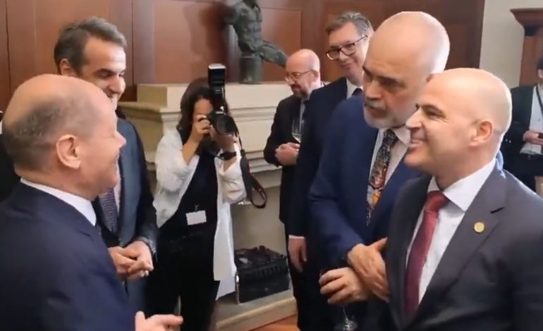 TAKIMI ME SCHOLZ NË SELANIK/ Rama: Për të qeshur e për të qarë histeria e disave në Shkup ndaj kryeministrit Kovaçevski