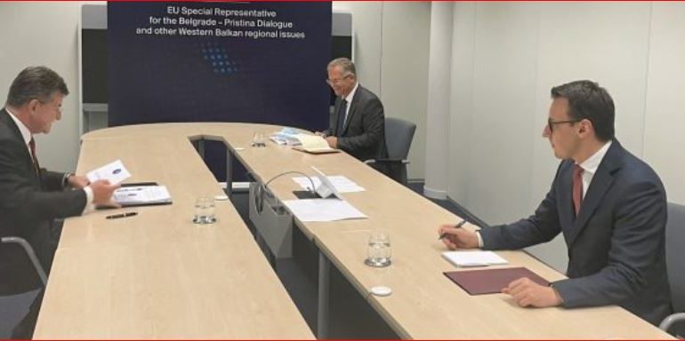 DIALOGU MES PRISHTINËS DHE BEOGRADIT/ Çfarë synohet të firmoset sot në takimin e Brukselit
