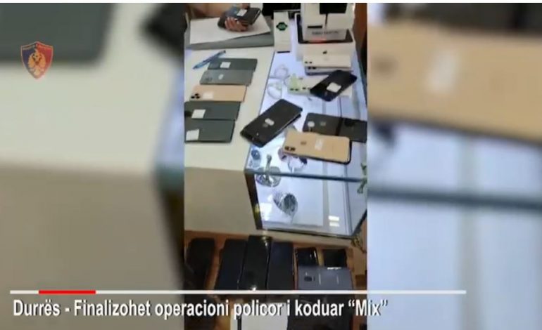 KONTRABANDË CELULARËSH, VESHJESH DHE AKSESORËSH/ 39-vjeçari nga Durrësi në telashe me policinë