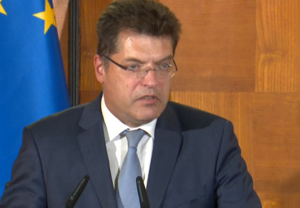 SITUATA E ZJARREVE NË VENDIN TONË/ Komisioneri i BE për menaxhimin e krizave: Gati t’ju vijmë në ndihmë gjatë verës