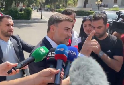 PROTESTA E 7 KORRIKUT/ Alibeaj: Qëndresa nis duke dalë kundër oligarkëve në Kuvend, të vijnë këtu dhe të thonë fjalën e tyre për…
