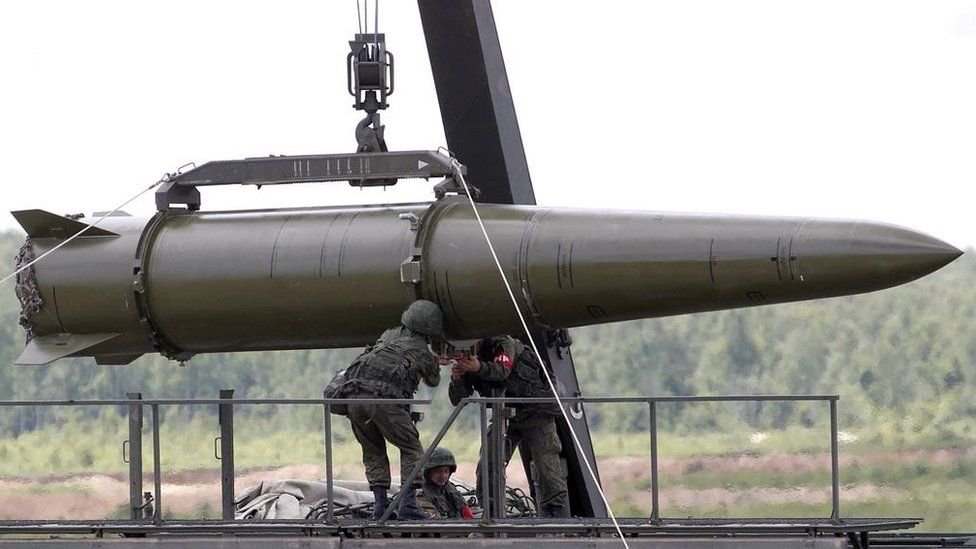 PARALAJMËRON PERËNDIMIN/ Putin: Do dërgojmë raketa bërthamore në Bjellorusi, ndihmojmë në modifikimin e avionëve luftarakë