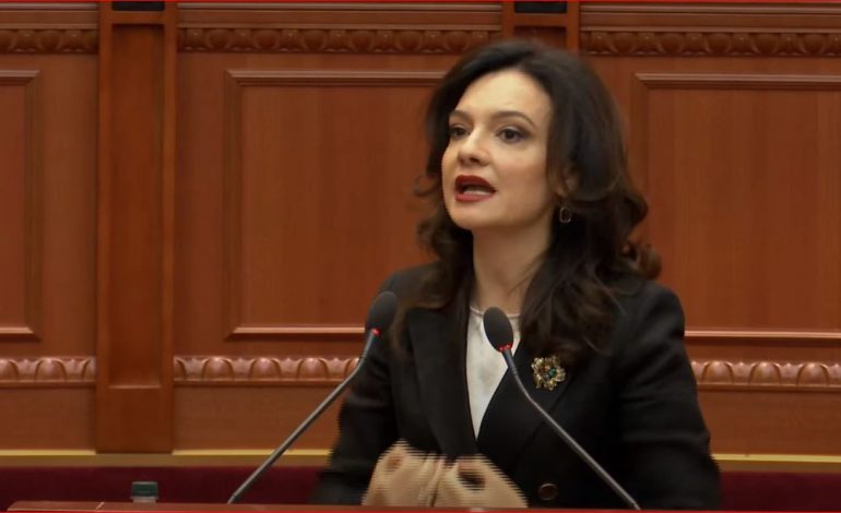 “PUSHO SE TI JE I PARI KALË I KARROCËS”/ Spiropali i ngre zërin Boçit: Një tufë burrash që bërtisni nga vendi