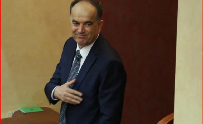 U ZGJODH PRESIDENT/ Bajram Begaj rreth 90 minuta takim me ish-paraardhësit e tij Moisiun, Topin dhe Mejdanin