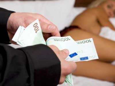 ZBULOHEN DY QENDRA PROSTITUCIONI NË TIRANË/ Ndalohet 20-vjeçarja dhe administratorja, si kamufloheshin duke përdorur…
