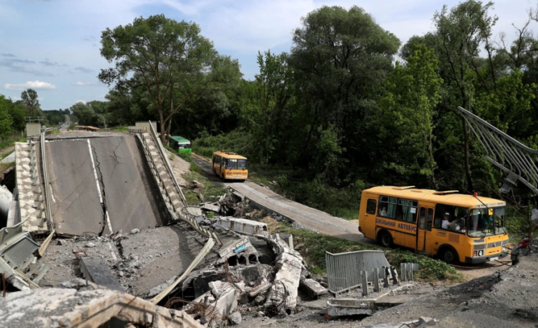 LUFTA/ Kievi: Rusët po përpiqen ta bëjnë Kharkivin “qytet të vijës së parë të frontit”