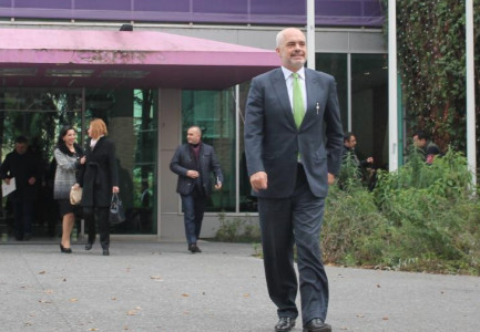 PRESIDENTI/ Kryesia e PS mblidhet sot për të zgjedhur emrin, zbardhet agjenda