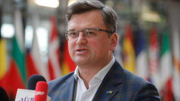“MOS POSHTËRONI PUTININ”/ Ukraina reagon ashpër ndaj komenteve të presidentit Macron për Rusinë