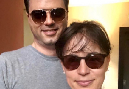 FESTË NË FAMILJEN E LULZIM BASHËS/ Bashkëshortja e uron me selfie ish-kreut të PD-së