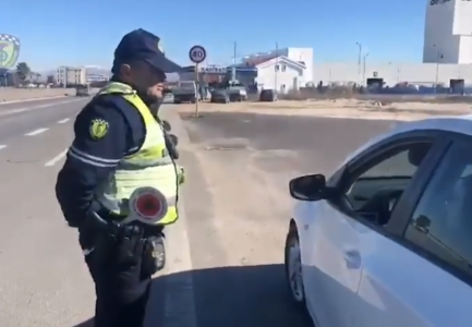 POLICIA SHTON KONTROLLET NË SARANDË/ Vihen në pranga dy shoferë të dehur, ja çfarë iu gjet në automjet njërit prej tyre