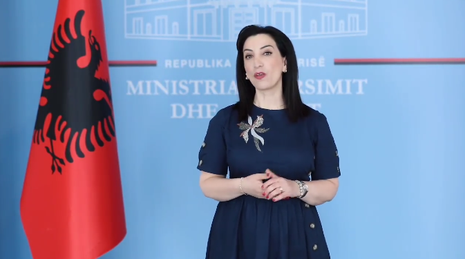 NESËR PROVIMI I PARË I MATURËS/ Kushi mesazh nxënësve: Respektoni rregullat, zgjidhni degët që kërkon…