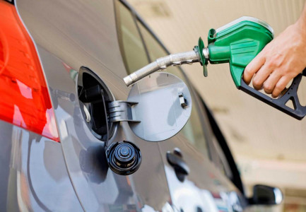 SA DO PAGUHET SOT? Si ndryshoi çmimi i karburanteve në vend, rritet me 4 lekë benzina, kurse nafta…