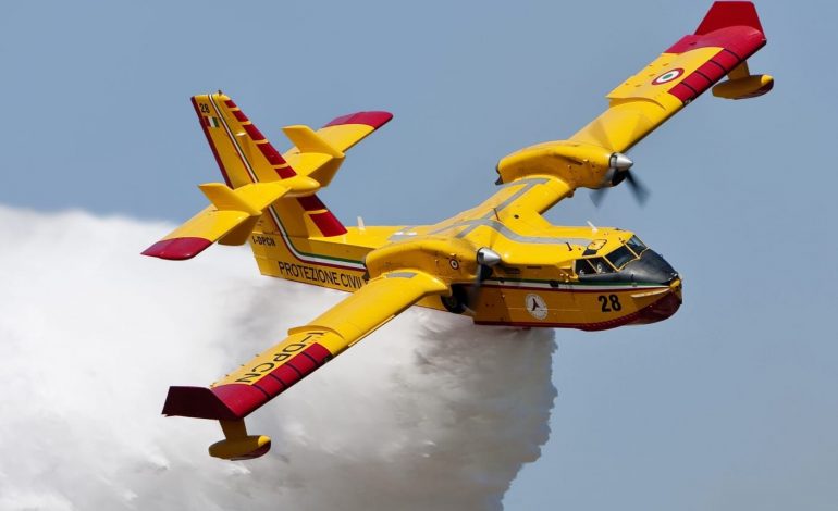 SAZANI PREJ 4 DITËSH NË FLAKË/ Greqia na vjen në ndihmë me një avion “Canadair”
