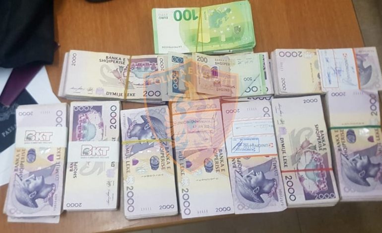 TENTOI TË KALOJË KUFIRIN ME 27 MIJË EURO TË PADEKLARUARA/ Arrestohet italiani në Morinë