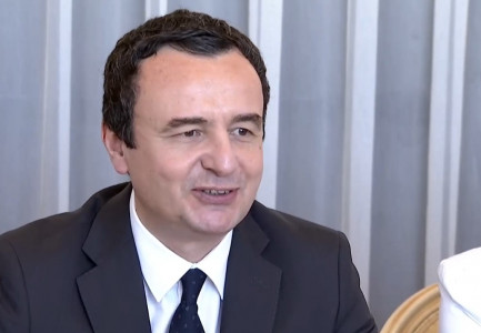 MBLEDHJA E DY QEVERIVE/ Albin Kurti: Zhvillimi i qëndrueshëm në gjithë rajonin sigurohet duke i zgjidhur…