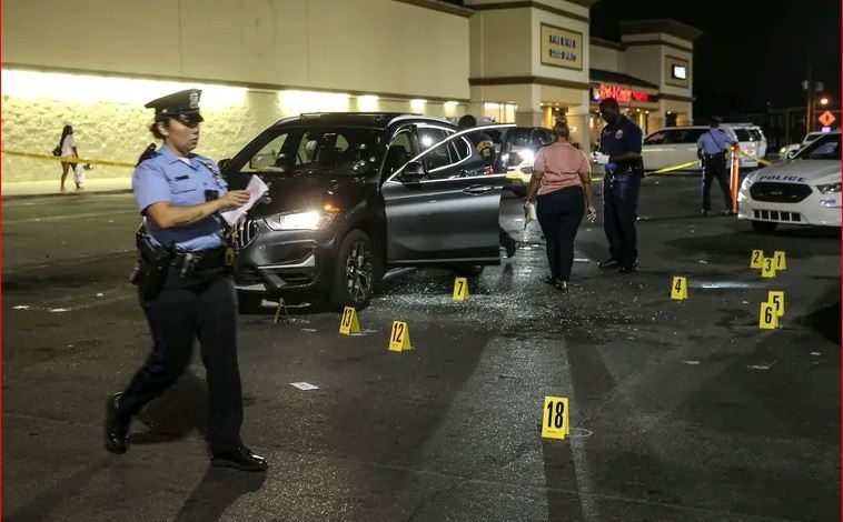 AMERIKA NUK GJEN QETËSI/ 3 të vdekur dhe 11 të plagosur pas breshërisë së plumbave në Filadelfia