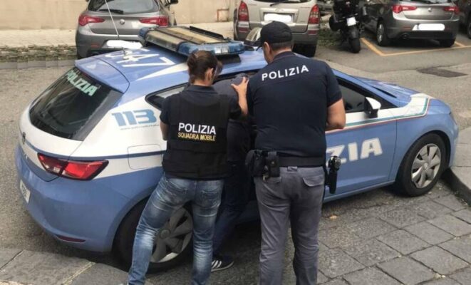 KAPEN MAT/ Policia italiane i ndaloi për kontroll, por i gjen “të bardhë” në makinë dy shqiptarëve