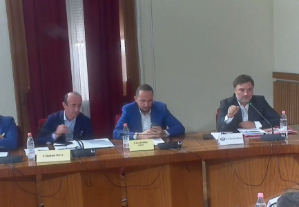 MANDATI I OLTA XHAÇKËS/ Mblidhet Këshillit i Rregullores, mazhoranca kërkon shtyrjen! Alibeaj: Duam që…