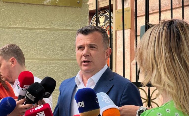 ALIBEAJ PARALAJMËRON BOJKOTIN/ Reagon Balla: Po fyeni dhe shpërfillni zgjedhësit tuaj