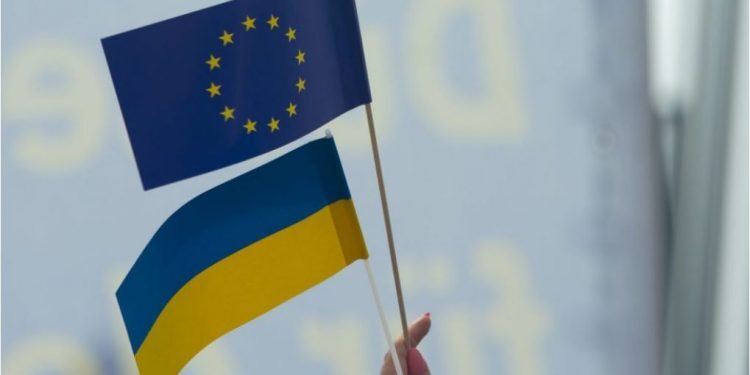 DETAJET/ Pritet dhënia e statusit të vendit kandidat për Ukrainën, sa kohë mund të zgjasin negociatat për anëtarësimin