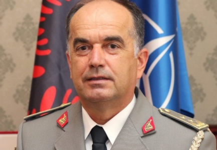 KANDIDATURA E BAJRAM BEGAJT/ Deputetja e PD ironizon “Rithemelimin”: Gjoja vota kundër sepse është ushtarak…