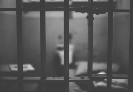 “U ZVARRIT MES PELLGUT TË GJAKUT”/ Si 42-vjeçari shqiptar theri me thikë në zemër në burgun grek bashkatdhetarin e tij për hakmarrje