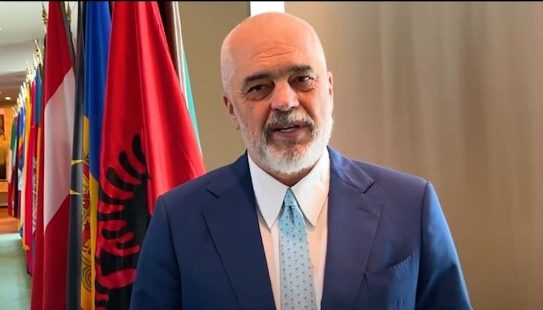 PUBLIKON FOTOT E TEKSTEVE SHKOLLORE/ Rama: Shihni si janë përmirësuar shqetësimet e ngritura vitin e kaluar