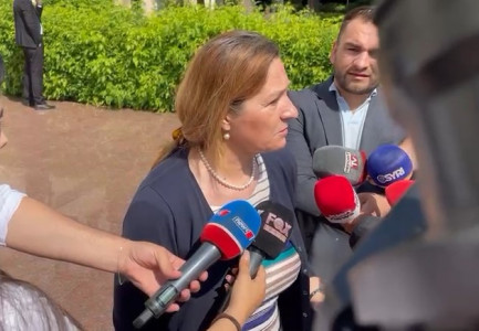 “PROTESTAT E MIJA I KAM…”/ Flutura Açka tregon pse nuk do marrë pjesë në tubimin e 7 Korrikut të thirrur nga Sali Berisha