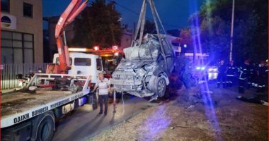 AKSIDENT I FRIKSHËM NË GREQI/ Makina bëhet copë-copë, vdes 18-vjeçari