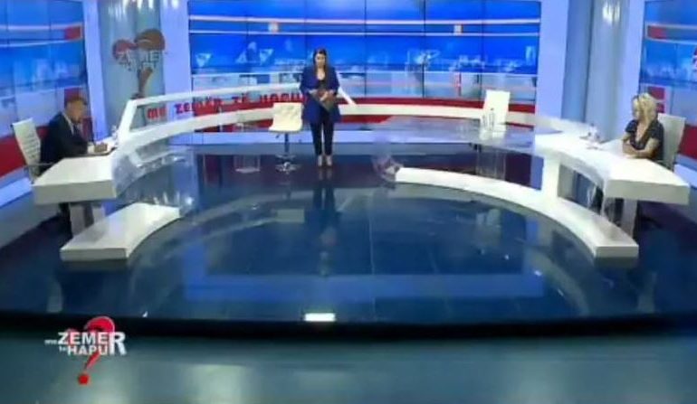 “I KËRKOI NËNËS TË ABORTONTE”/ Historia rrëqethëse, 15-vjeçarja kërkon babain e saj biologjik: Dua të di pse s’më ka dashur