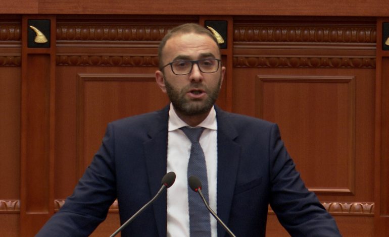 PROTESTA E THIRRUR NGA BERISHA/ Bardhi: Gjithmonë krah qytetarëve dhe jo non-gratave