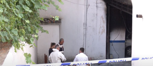 EMRI/ Me kapuç në kokë e duar në xhepa futet në garazh. Identifikohet autori i zjarrit në Astir
