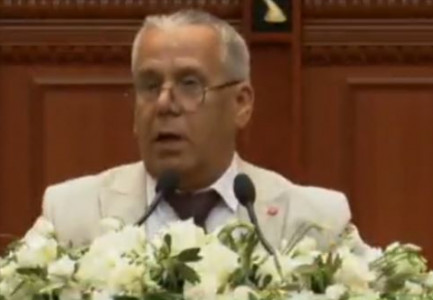 “E TURPSHME MOS I THUASH KOLEGUT GREK SE…”/ Kim Mehmeti nga Kuvendi me tone të ashpra për klasën politike: Vuçiç i dalë nga kapota e Millosheviçit
