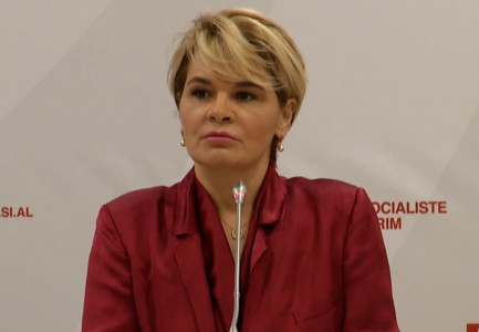 VIDEOLAJM/ Në festën e PS mungon Monika Kryemadhi, por kush janë zyrtarët e LSI që marrin pjesë në ceremoni