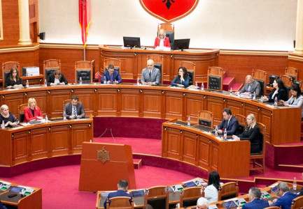 PRESIDENTI/ Seanca për votimin e Bajram Begajt, prezantohet raporti i miratuar tek “Ligjet”