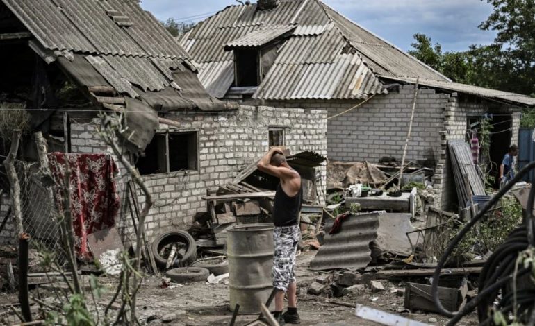 ALARMON Ukraina: Forcat ruse hyjnë në qendër të Sievierodonetskut, bombardojnë një fabrikë kimike
