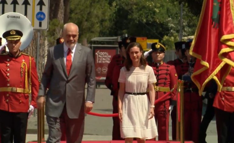 PAMJET/ Kryeministrja e Finlandës, Sanna Marin viziton Shqipërinë! Pritet me ceremoni shtetërore nga Rama