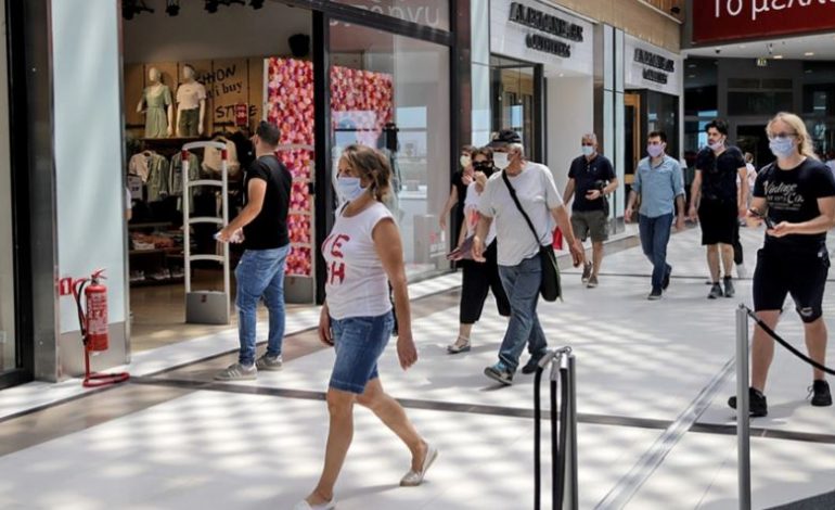 COVID-19/ Greqia heq përdorimin e maskave në ambientet e mbyllura, deri në 15 shtator