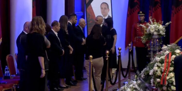 PAMJET LIVE/ Nis ceremonia shtetërore e lamtumirës në nderim të ish-Presidentit Nishani