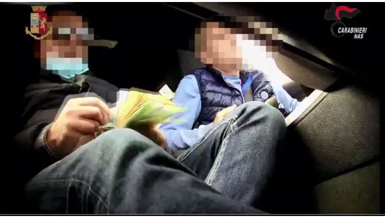 DEL VIDEO/ Momenti kur trafikantët e ilaçeve marrin dhe numërojnë tufat me para, si u fundos rrjeti italo-shqiptar