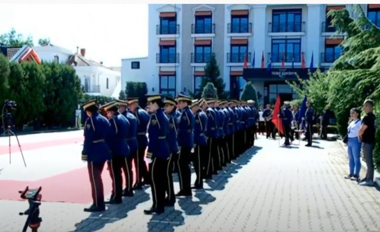 GJITHÇKA GATI! Pamjet nga përgatitjet e fundit në Prishtinë, marrëveshjet që pritet të firmosen nga dy qeveritë