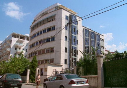 LEGALIZUAN SI HOTEL GODINËN NË QENDËR TË TIRANËS/ Prokuroria e Tiranës pezullon 7 zyrtarë të Kadastrës për shpërdorim detyre